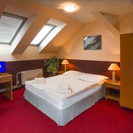 A Plus Hotel & Hostel Прага Экстерьер фото