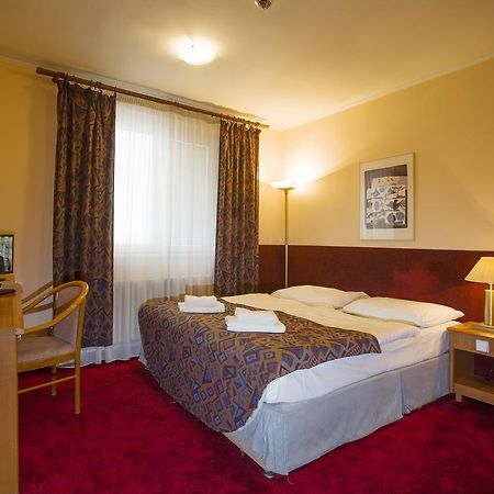 A Plus Hotel & Hostel Прага Экстерьер фото