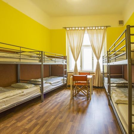 A Plus Hotel & Hostel Прага Экстерьер фото