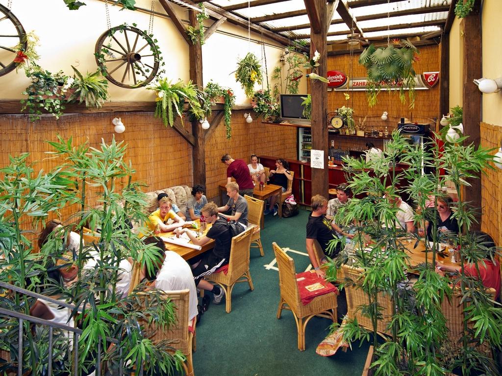 A Plus Hotel & Hostel Прага Экстерьер фото