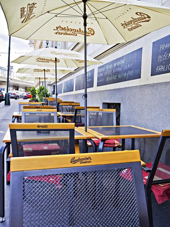 A Plus Hotel & Hostel Прага Экстерьер фото