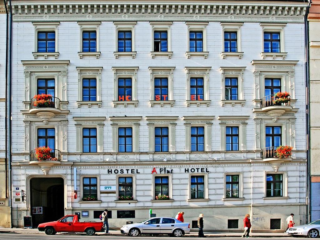 A Plus Hotel & Hostel Прага Экстерьер фото