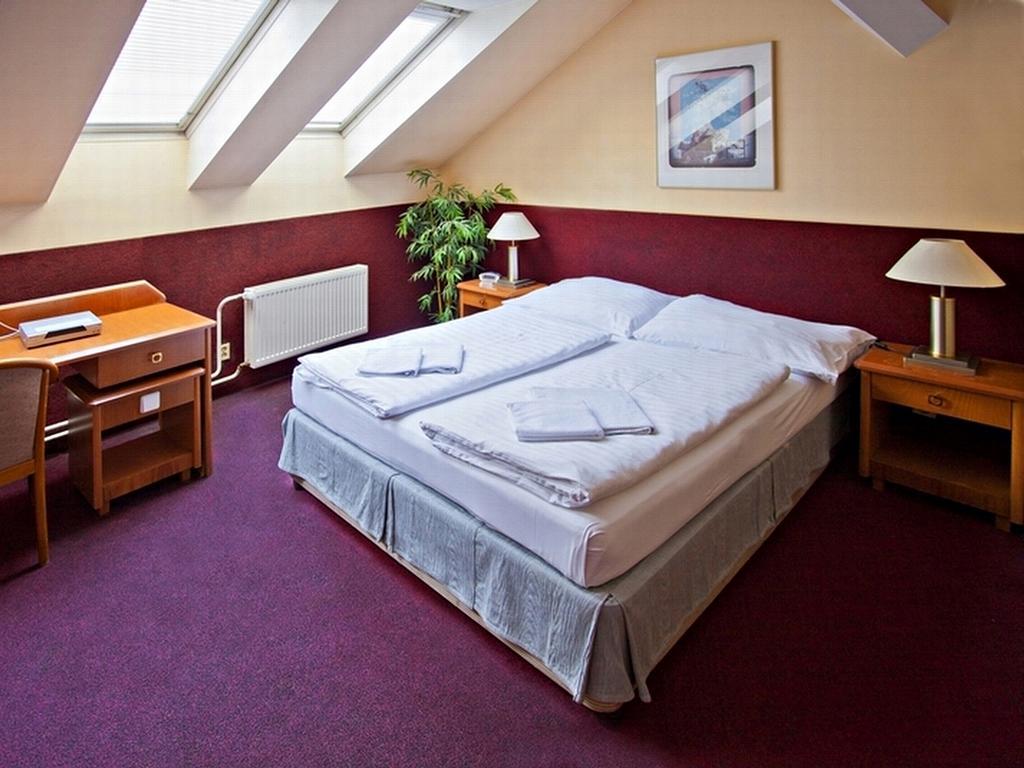 A Plus Hotel & Hostel Прага Экстерьер фото