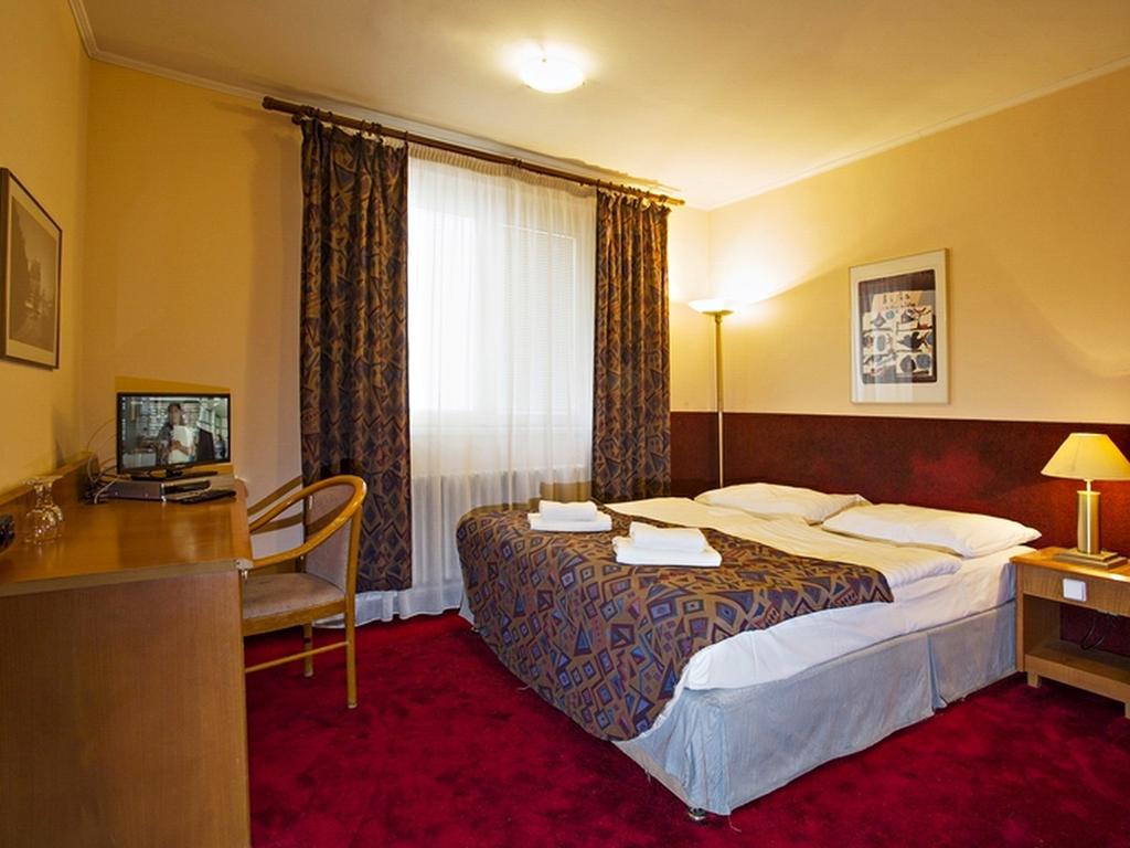 A Plus Hotel & Hostel Прага Экстерьер фото