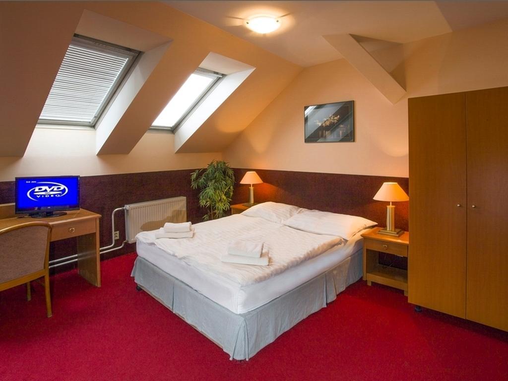 A Plus Hotel & Hostel Прага Экстерьер фото