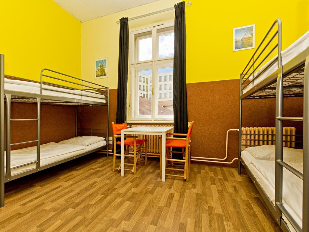 A Plus Hotel & Hostel Прага Экстерьер фото