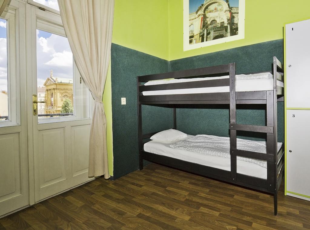 A Plus Hotel & Hostel Прага Экстерьер фото