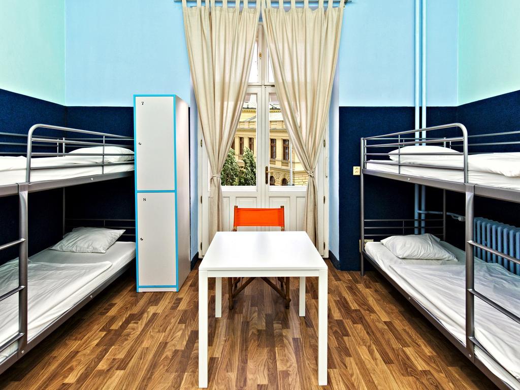 A Plus Hotel & Hostel Прага Экстерьер фото