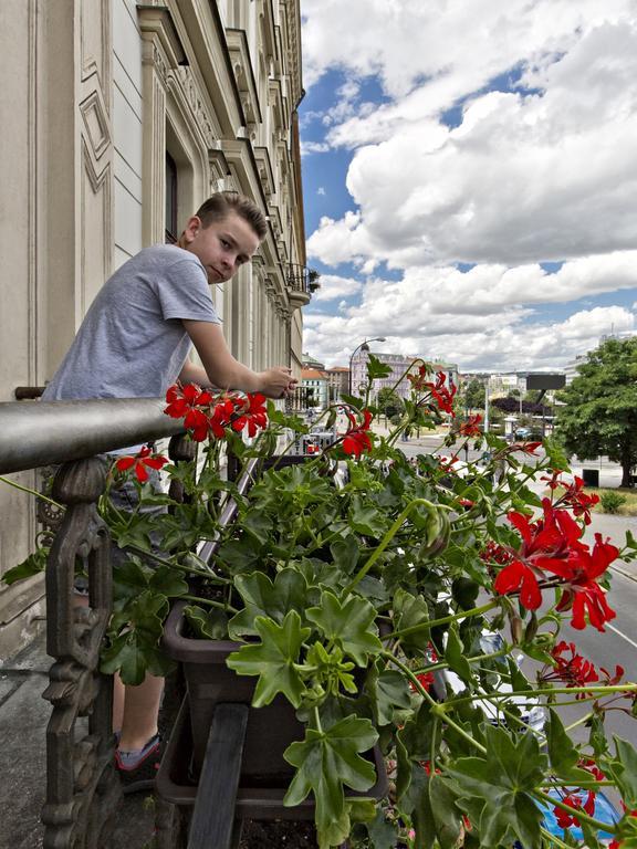 A Plus Hotel & Hostel Прага Экстерьер фото