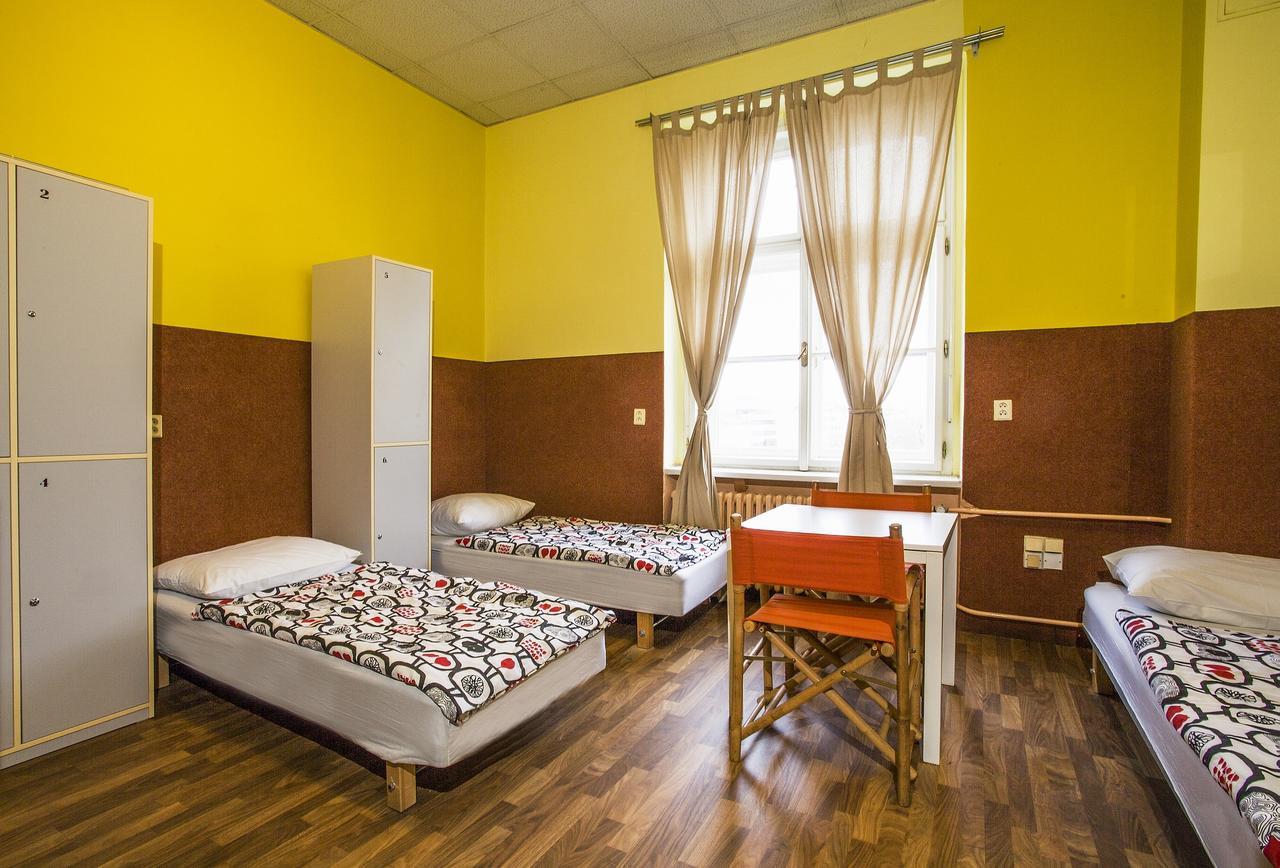 A Plus Hotel & Hostel Прага Экстерьер фото