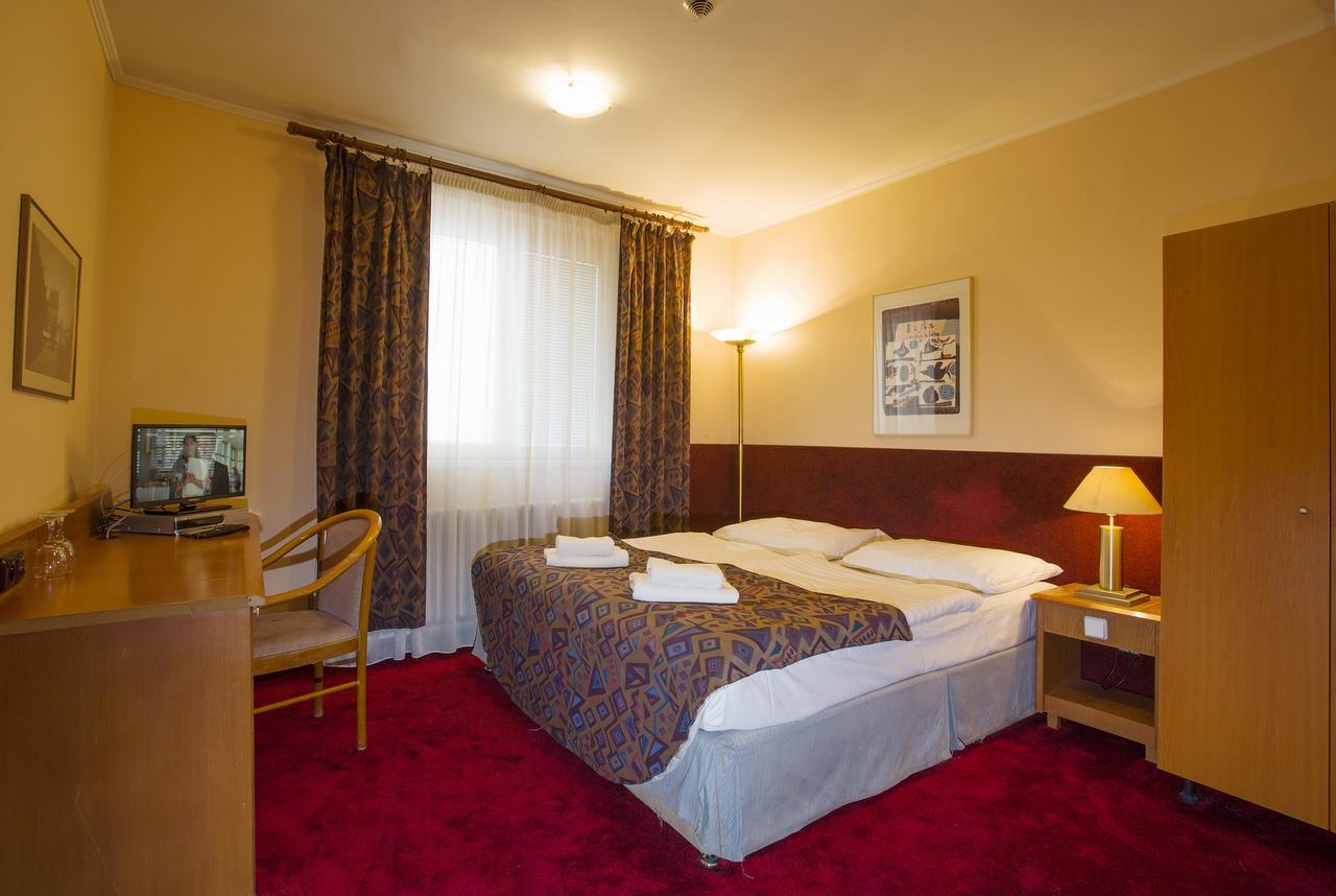 A Plus Hotel & Hostel Прага Экстерьер фото