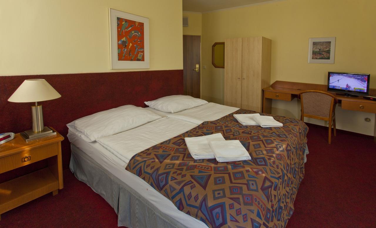 A Plus Hotel & Hostel Прага Экстерьер фото