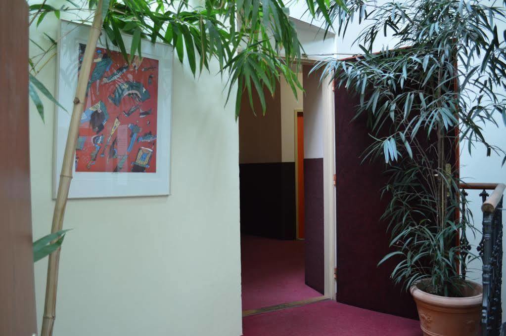 A Plus Hotel & Hostel Прага Экстерьер фото