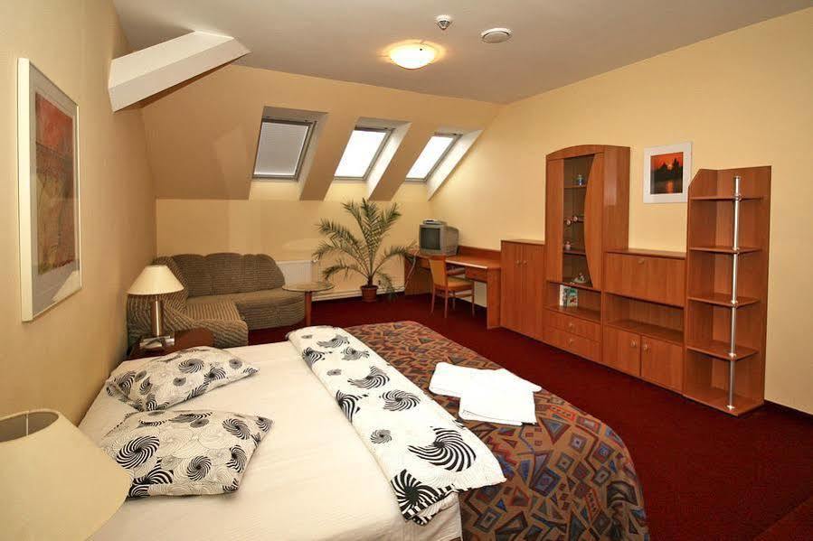 A Plus Hotel & Hostel Прага Экстерьер фото